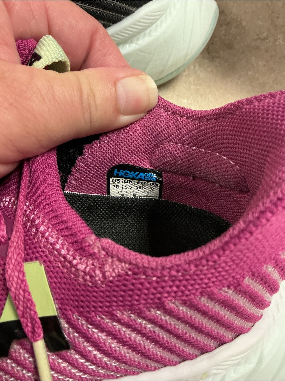 Hoka Carbon X 3 Women’s SZ 7 Running Shoe Festival Fuchsia/Black Hiking Trails - Picture 4 of 13
